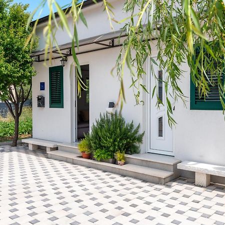 Studio Apartment Dona Trogir Exterior photo